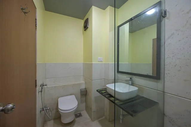 Deluxe, King Bed, Hotel Aristro 8/8