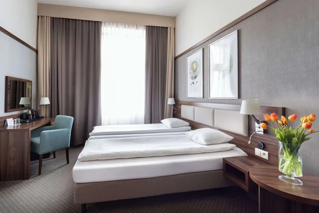 غرفة قياسية بسريرين منفصلين، Golden Tulip Krakow City Center Hotel 2/5