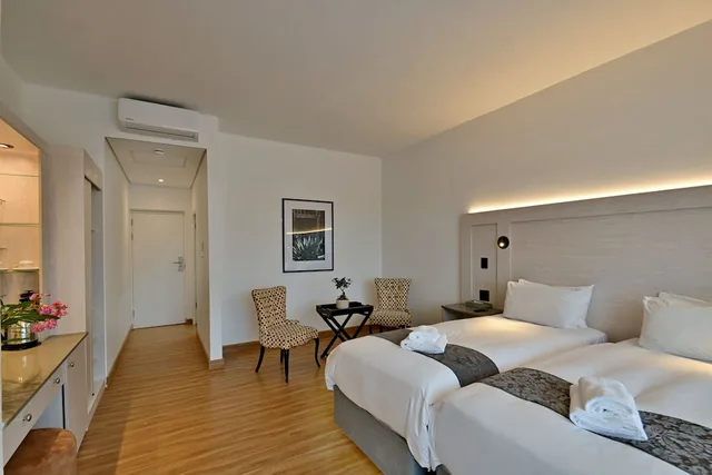 غرفة سوبيريور بسرير مزدوج أو سريرين منفصلين بإطلالة على الجبل بشرفة، Val Du Charron Coach House 3/7