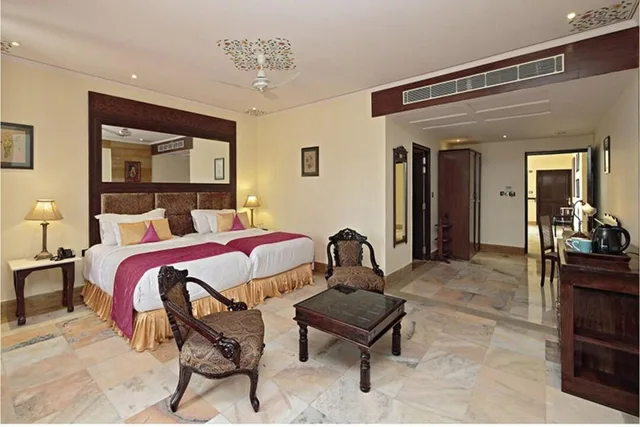 غرفة سوبيريور بسرير كينج، Talai Bagh Palace 1/1