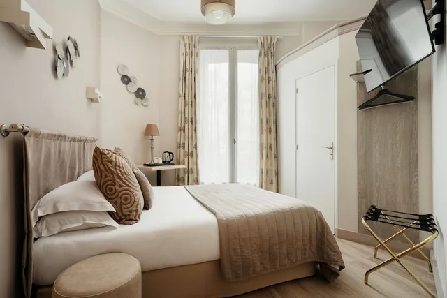 غرفة قياسية ركنية بسرير مزدوج بإطلالة على المدينة، HOTEL D'ARGENSON 1/2