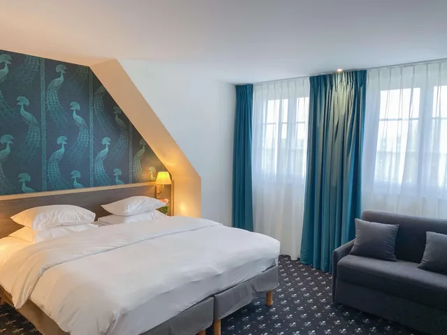 Family, 2 King Beds, Single Bed, Square View, Balcony، Best Western Royal Hotel Caen 3/7