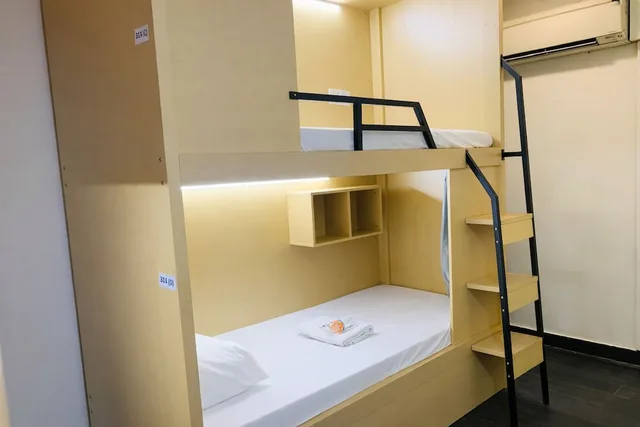 Capsule, Female Only, 4 Beds, Bunk Bed, No Window، A Hotel Desker 2/5