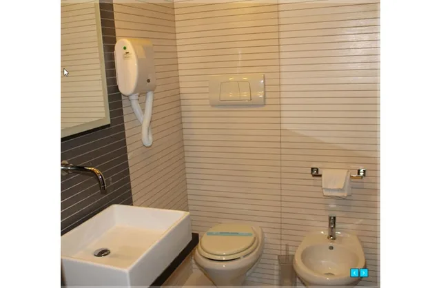غرفة ثلاثية بسرير مزدوج وسرير فردي بشرفة، Hotel Admeto 2/2