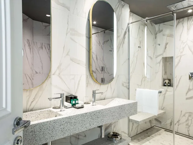 غرفة بريميوم فاخرة بسرير كينج، Sofitel Rome Villa Borghese Hotel 6/10