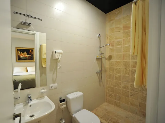 غرفة قياسية بسرير كوين بإطلالة على المدينة، ZP HOTEL 3/3