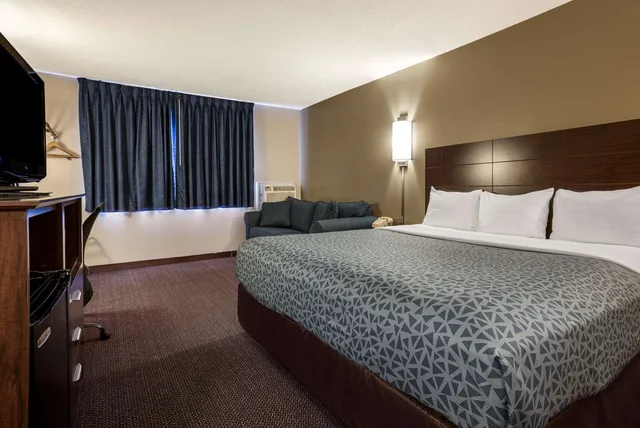 غرفة بسرير كينج، Econo Lodge Darien Lakes 2/4