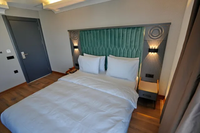Deluxe, Balcony, Shelton Airport Otel 1/2