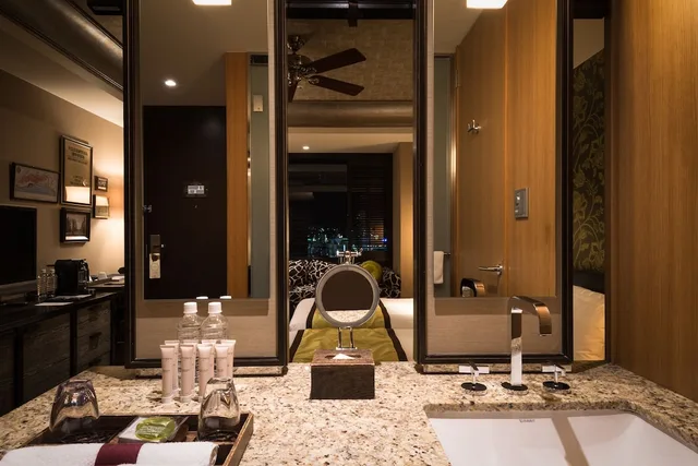 Club, Deluxe, King Bed, Harbour Side, Club Lounge Access, Corner، Oriental Hotel 2/2