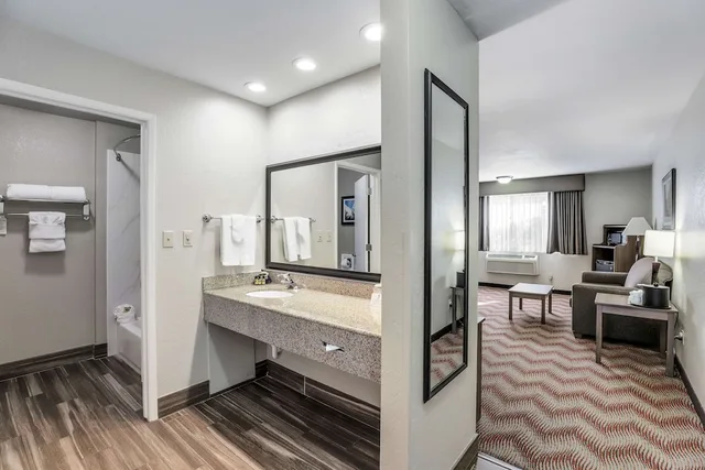 غرفة قياسية بسرير كينج لذوي الإعاقة، Best Western Plus Sonora Oaks Hotel & Conference Center 6/7