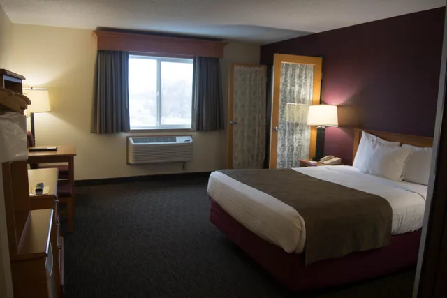 جناح استوديو سوبيريور بسرير كوين مع أريكة، Americinn By Wyndham Madison Sd 1/6