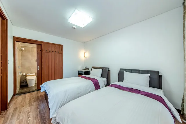 جناح عائلي بفراش فوتون وسريرين منفصلين، T Island Resort 3/7