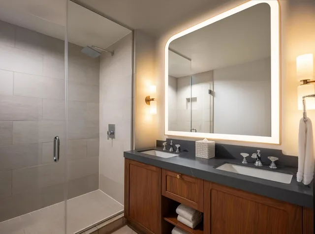 King Bed, 21 and Upper، Signia by Hilton La Cantera Resort & Spa 3/4
