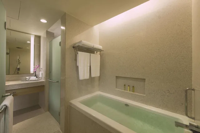 Suite, King Bed, Kuala Lumpur City Center View, Terrace، Doubletree By Hilton Kuala Lumpur 6/7