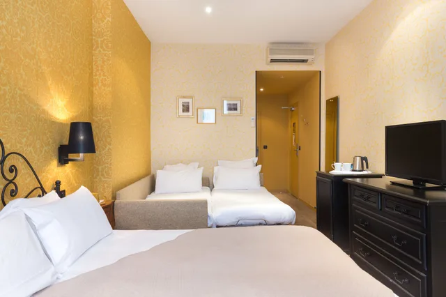 غرفة عائلية بسرير مزدوج مع أريكة، Hotel Le Grimaldi by HappyCulture 9/10