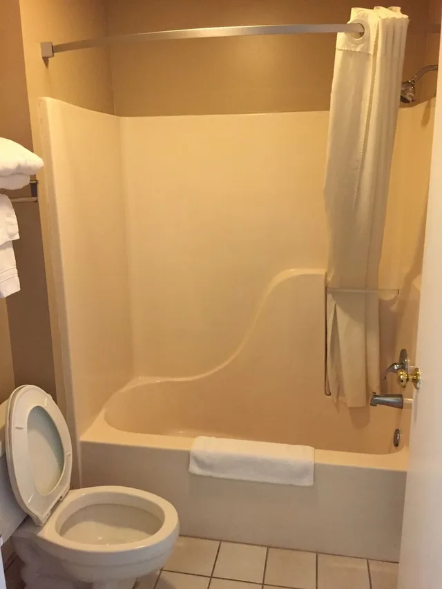 غرفة بسرير كينج، Super 8 By Wyndham Ocean Springs Biloxi 9/9
