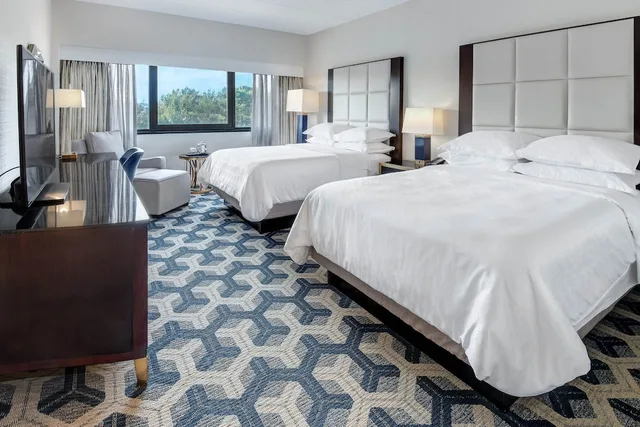 غرفة ديلوكس بسريرين كوين، Sheraton Eatontown Hotel 1/9
