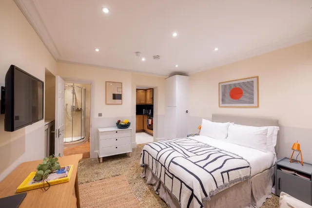 Semi Basement, Studio, Courtfield Gardens Apartments 5/8