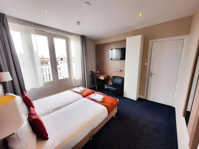 غرفة بسرير مزدوج وسرير فردي، Hotel Washington 1/4