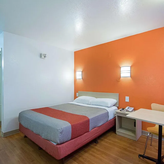 غرفة بسرير مزدوج لذوي الإعاقة، Motel6 Mcallen, TX 6/10