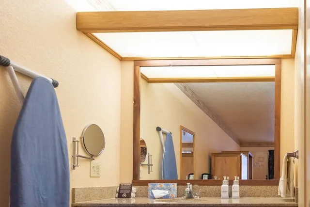 غرفة عائلية بسرير كينج وسرير بطابقين، The Redwood Riverwalk A Boutique Hotel 3/3
