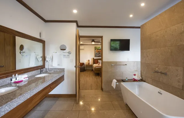 جناح شهر العسل بسرير كينج، Hacienda Guachipelin Hotel 8/10