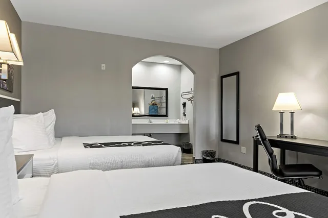 جناح ديلوكس بسريرين كوين، Paris Inn Suites 8/8