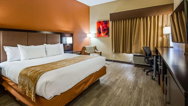 Room, King Bed, Accessible, Best Western View Of Lake Powell Hotel 1/10