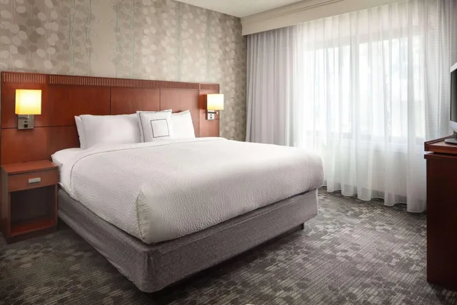 غرفة بسرير كينج بحوض استحمام لذوي الإعاقة، Sonesta Select Laguna Hills Irvine Spectrum 2/5