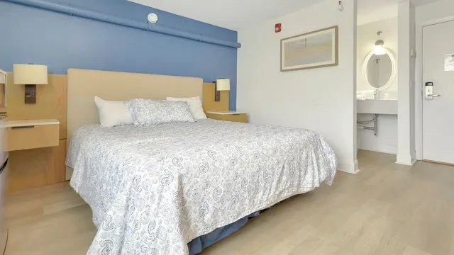 غرفة سوبيريور مفردة بسرير كينج مع أريكة، Harborline Hotel Rockland, ME 7/10
