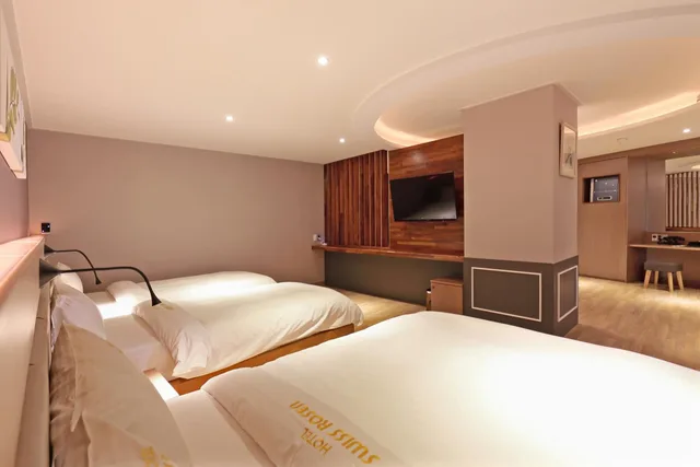 جناح تنفيذي بسرير مزدوج وسريرين منفصلين، Benikea Swiss Rosen Hotel 2/5