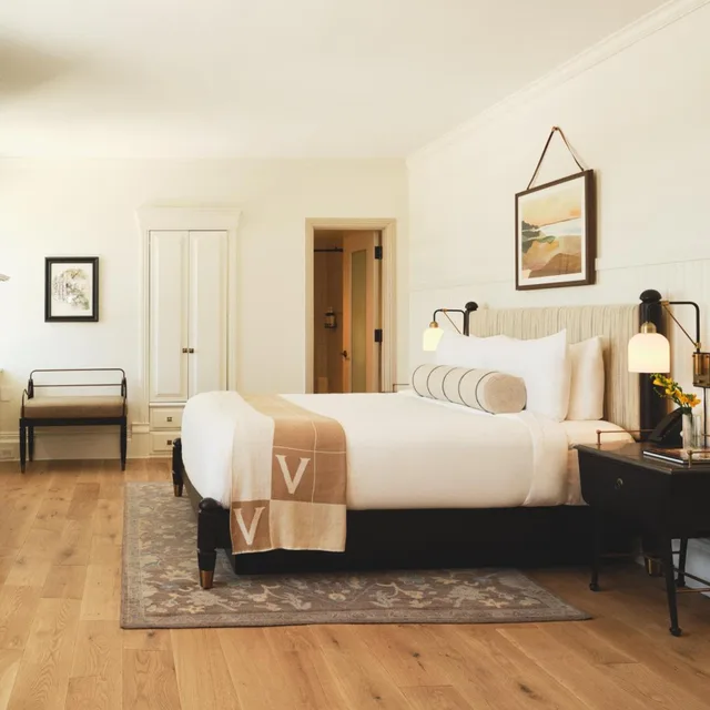 جناح جونيور، Viking Hotel 1/4