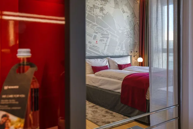 غرفة بزنس بسرير كوين، IntercityHotel Berlin Airport BER Terminal 1+2 2/6