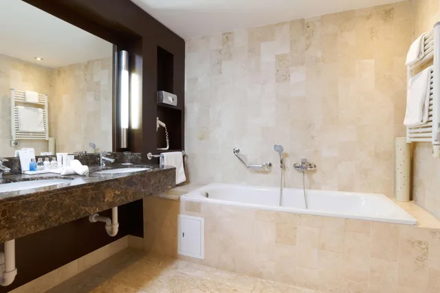 جناح، Radisson Hotel Astana 1/1