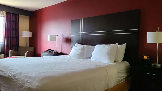 غرفة بسرير كينج، Best Western Shippensburg Hotel 1/6