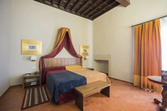 Standard, Twin Beds, Parador De Trujillo 2/6