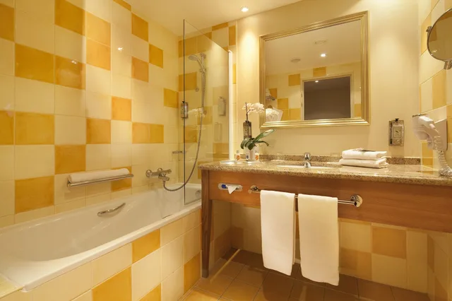 غرفة عائلية بسرير كوين وسرير بطابقين، Dream Castle Hotel 4/4
