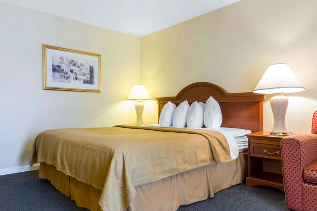 غرفة قياسية بسرير كينج، Quality Inn & Suites South San Jose / Morgan Hill 5/8