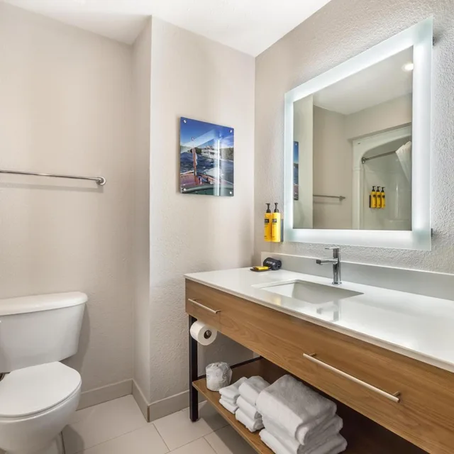Room, 2 Queen Beds, Nature View، Best Western Plus 1000 Islands Hotel & Suites 3/3