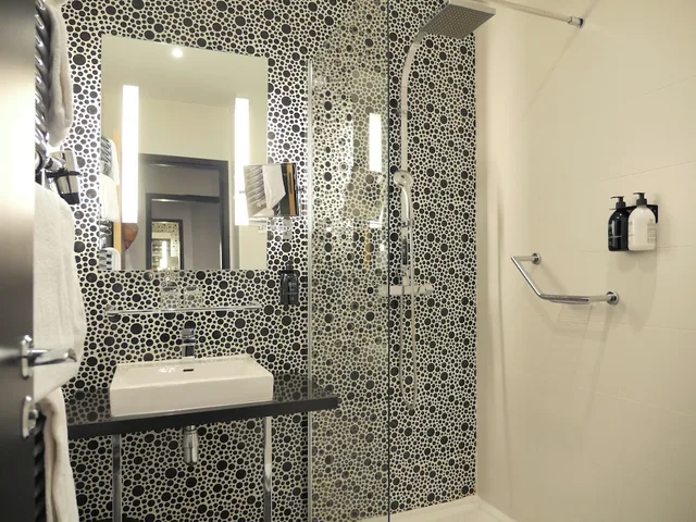 جناح بسرير مزدوج وسريرين منفصلين، Kyriad Prestige Perpignan Centre del Mon 6/10