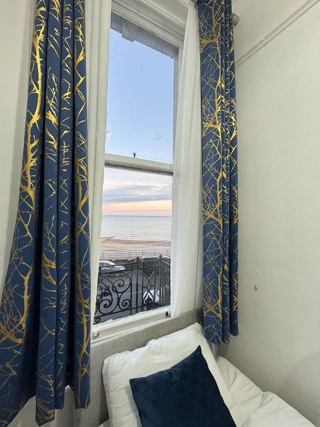 غرفة قياسية مفردة بإطلالة على البحر، OYO Marine Parade Hotel Eastbourne Pier 9/11