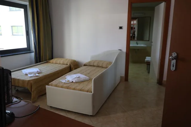 غرفة عائلية بسريرين كوين وسريرين منفصلين، MIRABEAU PARK HOTEL 2/3