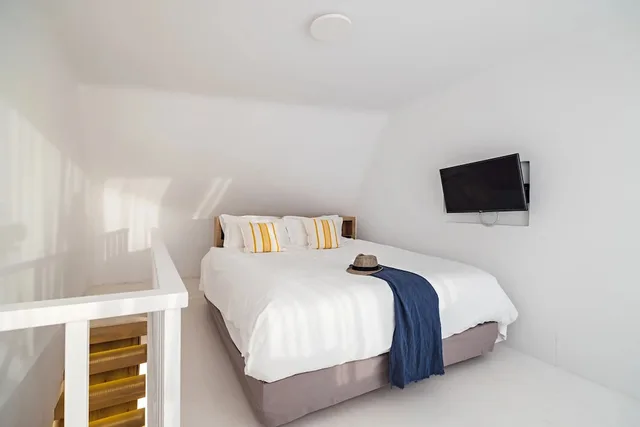 Mini, Suite, Quadruple, Queen Bed, Caldera View, Sofa, Plunge Pool, Rocabella Deluxe Suites And Spa 3/10