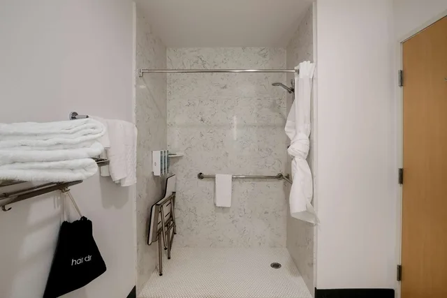 Room, 2 Queen Beds, Bathtub, Accessible, Best Western Colfax 4/4