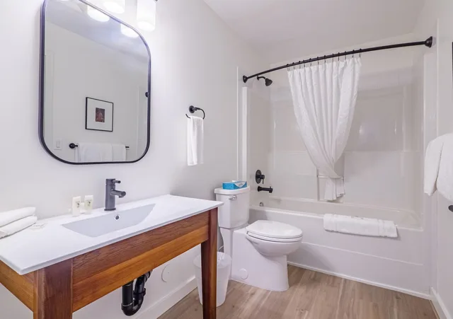جناح، Waters Edge Shoreside Suites 2/3