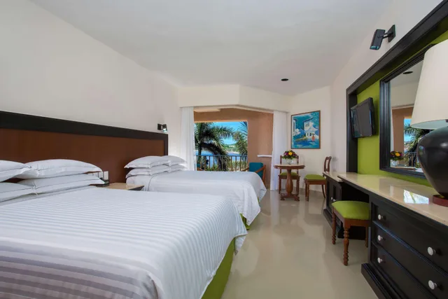 غرفة ديلوكس بسرير مزدوج بإطلالة على البحر، Barcelo Huatulco - All Inclusive 2/3