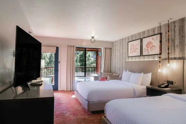 Room, 2 Queen Beds, Riverside، Cliffrose Springdale, Curio Collection by Hilton 2/4