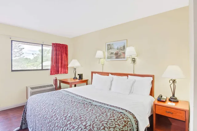 غرفة بسرير كينج، Days Inn By Wyndham Athens 2/4