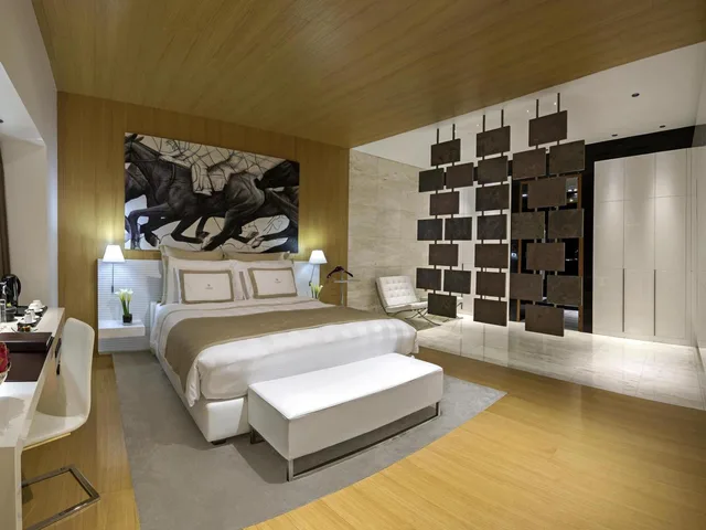 1 Bedroom, Diplomat, Suite, King Bed, Queen Bed، La Cigale Hotel 1/3