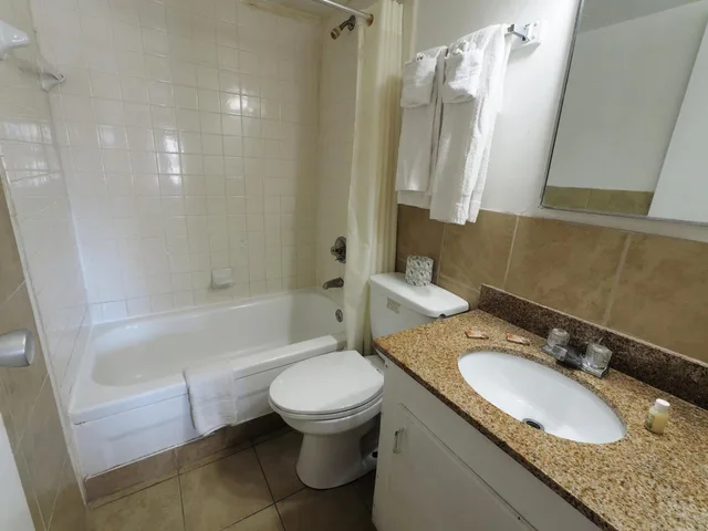 غرفة قياسية بسرير كينج، White Marlin Inn 7/8